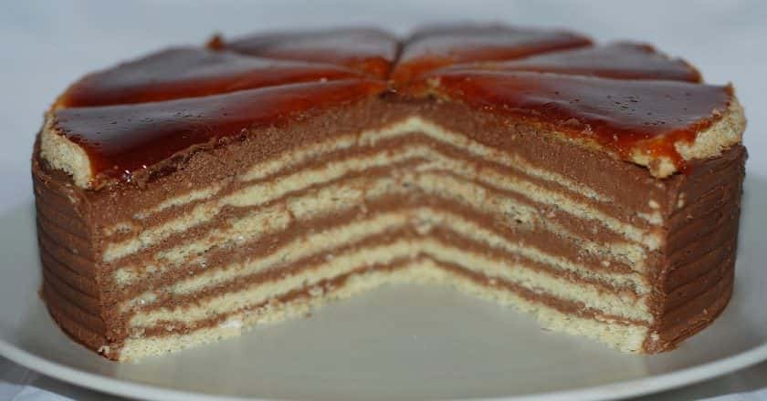 Рецепт легендарного угорського торта «Добош». Залишається свіжим практично 2 тижні!