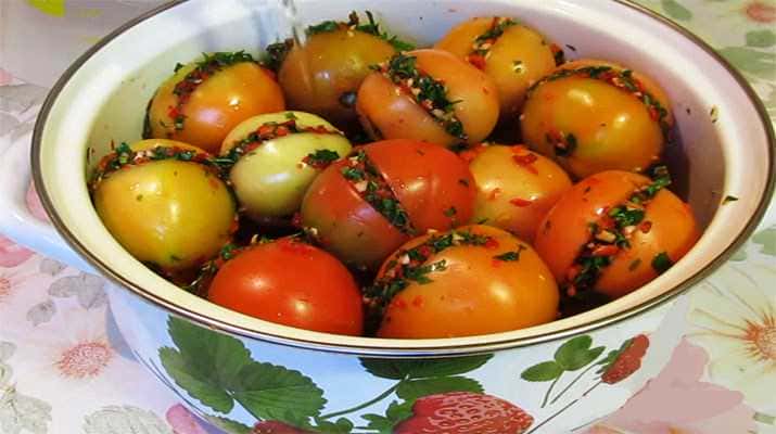 Рецепт обладнаних квашених бурих помідорів