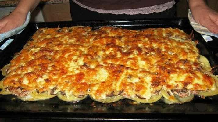 Рецепт смачної картопляної запіканки з фаршем і грибами
