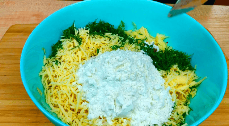 Швидкий рецепт смачної картоплі з яйцем і сиром на сковороді