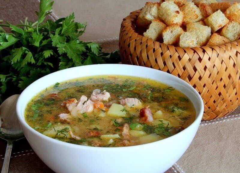 Класичний рецепт горохового супу з копченостями