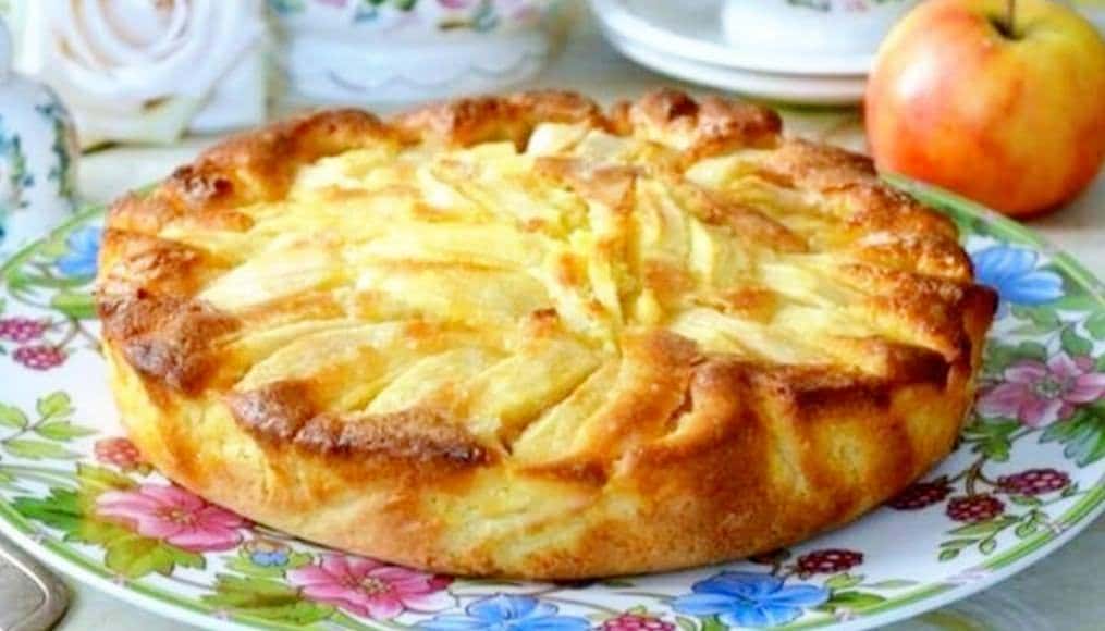 Рецепт італійського пирога з яблукми. Набагато ніжніший за шарлотку!