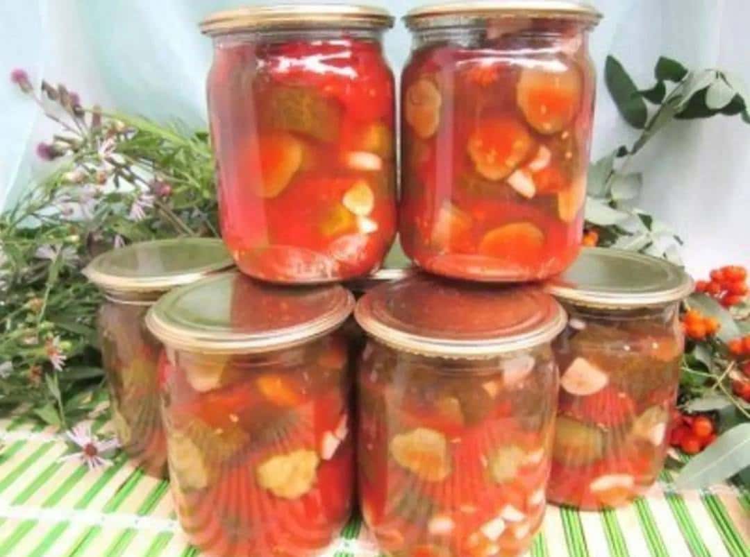 Рецепт "Огірочків в томаті" на зиму