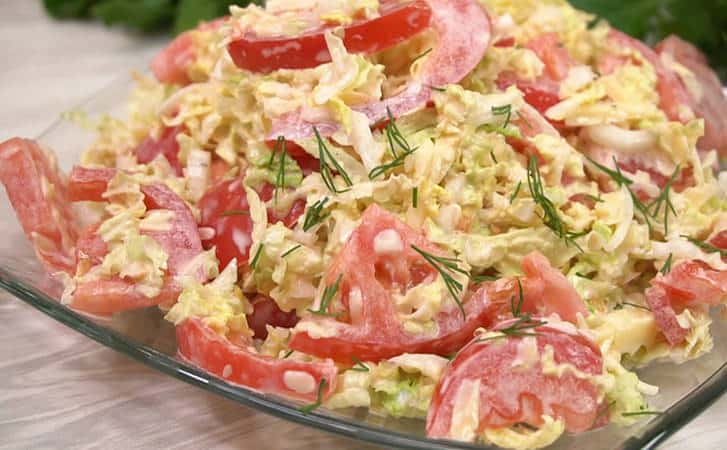 Моментальний салат з помідорів на кожен день: готуємо весь тиждень і не набридає