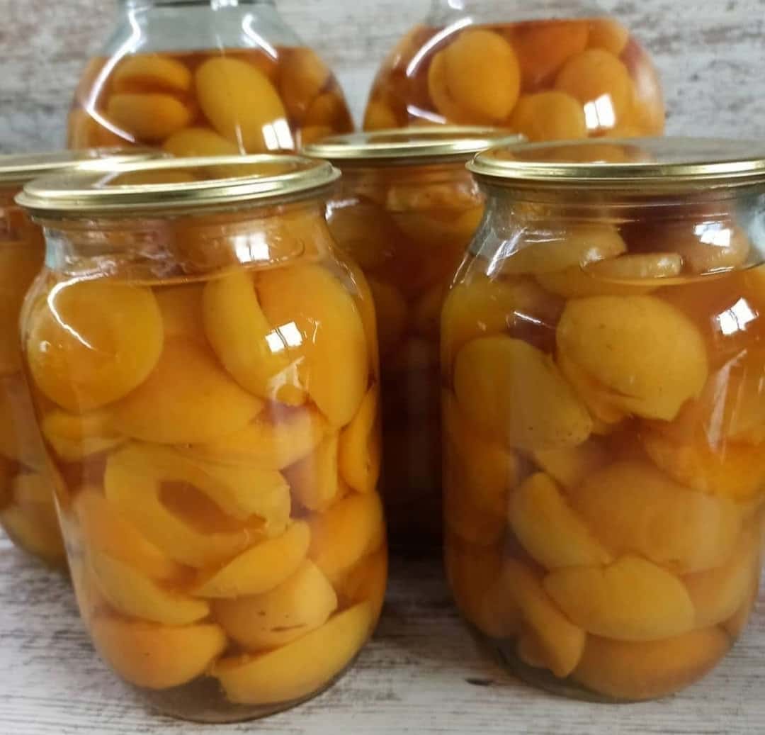 Рецепт абрикосів в сиропі на зиму, виходять смачніше магазинних