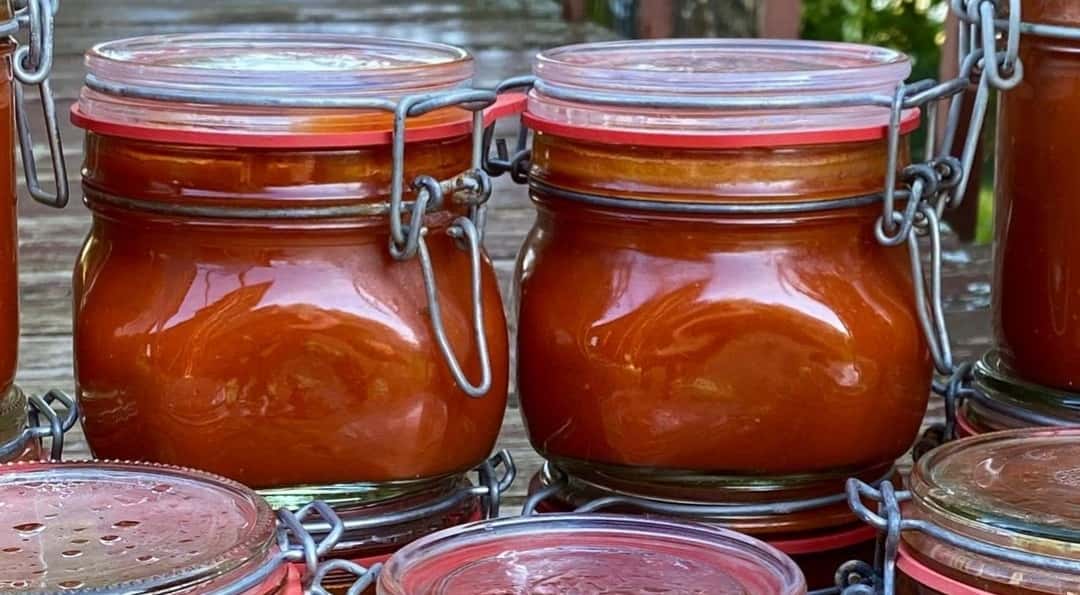 Домашня томатна паста з часником на зиму: наш улюблений рецепт перевірений роками
