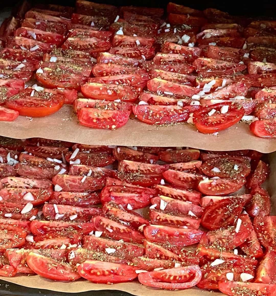 В'ялені помідори в духовці на зиму: рецепт смачної та ароматної страви