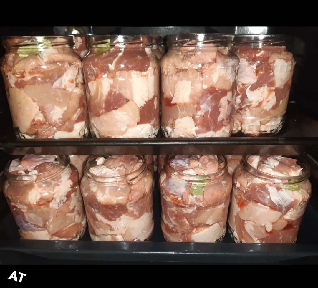 Домашня тушонка з свинини в духовці: наш найсмачніший сімейний рецепт приготування.