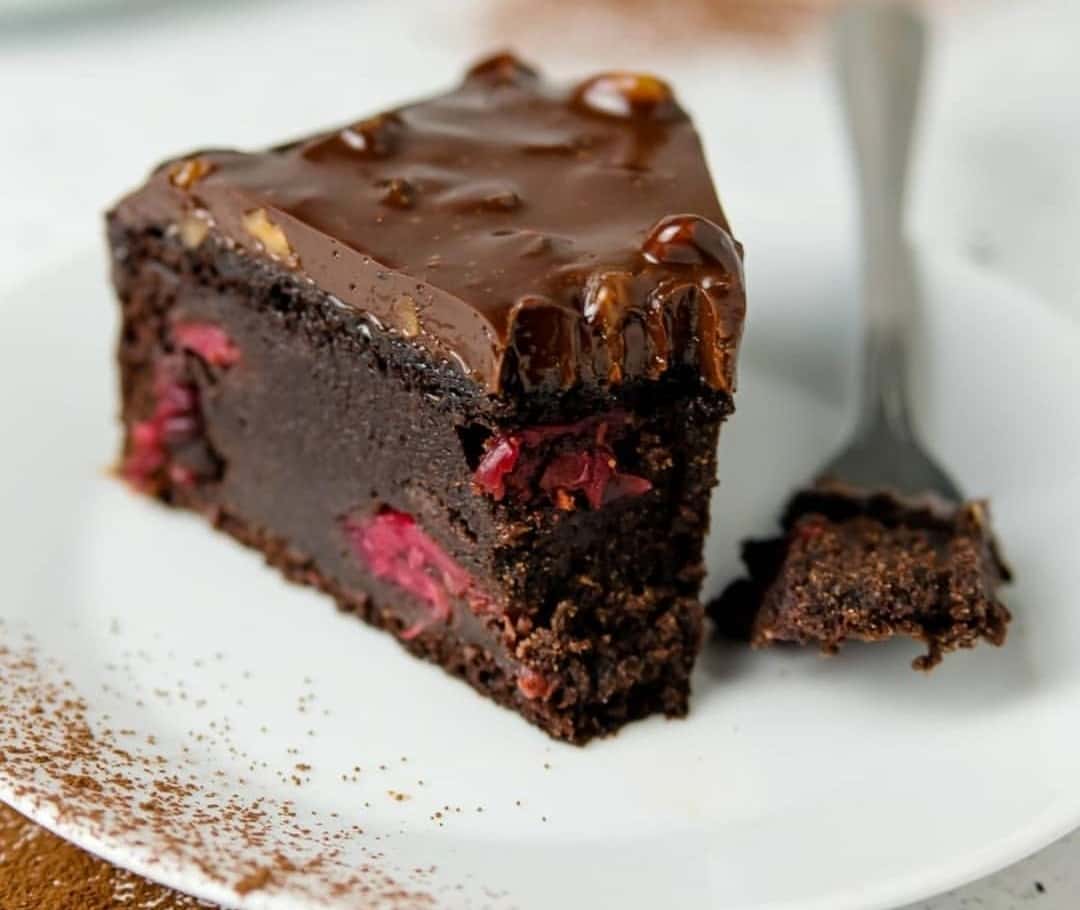 Шоколадний торт "П'яна вишня". Супер смачний, вологий та ароматний  рецепт, в який ви закохаєтеся.